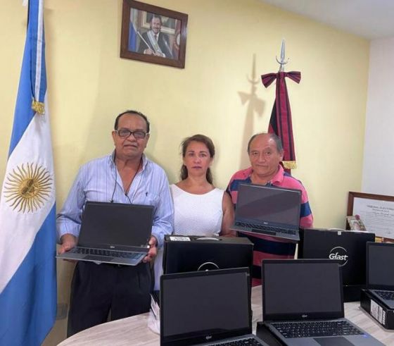 Vecinos de Orán recibieron las notebooks del programa “Conectate Digital”