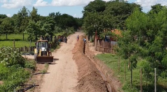 El Gobierno provincial avanza en la instalación de cañerías para agua potable en la ruta 86