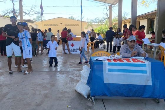 La población de Salta Forestal recibió asistencia médica con el programa Acercar Salud