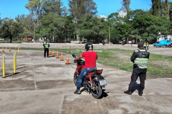 La Agencia Provincial de Seguridad Vial capacitó a motociclistas de Metán