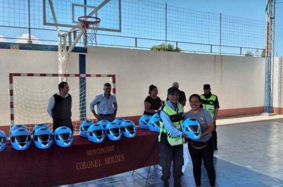 Mujeres motociclistas de Moldes recibieron formación en conducción segura