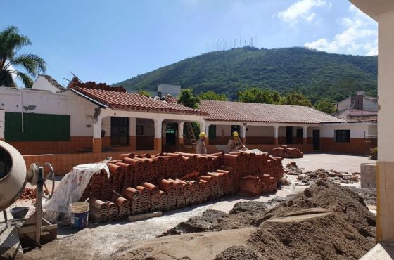 Refacciones en la escuela Indalecio Gómez