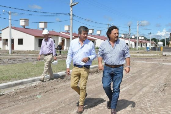 Se construyen en Cerrillos 300 viviendas: Sáenz recorrió las obras