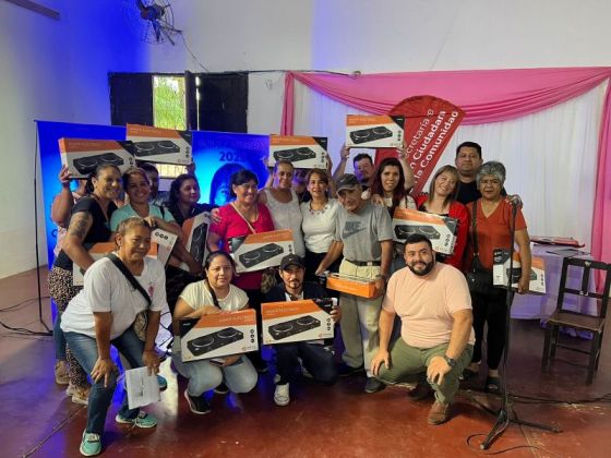 Familias de Hipólito Yrigoyen recibieron equipos del Programa Anafe en Casa