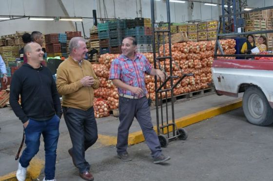 El vicegobernador Marocco recorrió el mercado CoFrutHos