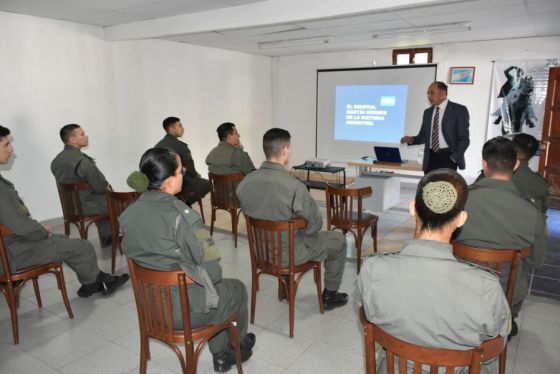 La Comisión del Bicentenario capacitó a miembros de la Gendarmería Nacional