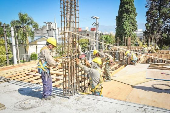 Ampliación del hospital San Bernardo: se construyen un edificio para la administración y otro para la sala de máquinas