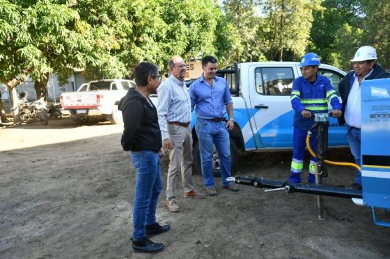 Entregan maquinaria y equipamiento a operarios de Aguas del Norte en Orán