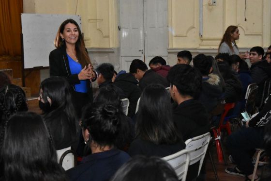 Derechos Humanos suma nuevas capacitaciones sobre derechos políticos en contextos educativos