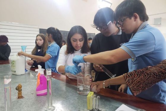 Alumnos de Güemes elaboraron un repelente para prevenir el Dengue