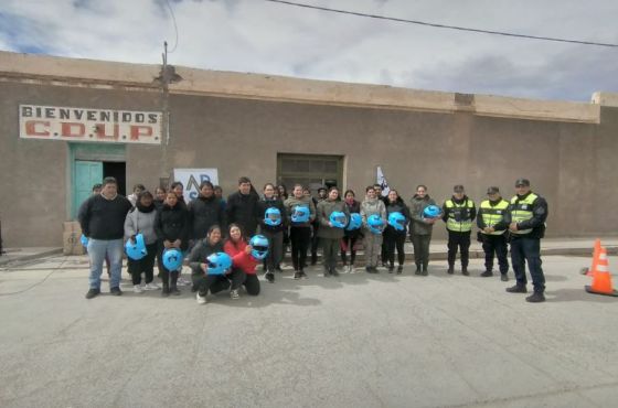 La Agencia Provincial de Seguridad Vial capacitó a más de 30 motoristas de San Antonio de los Cobres