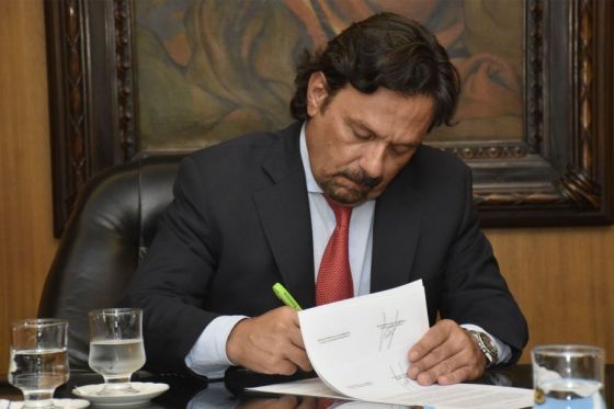 Sáenz firmó la reglamentación de la Ley N° 7908 de protección integral para personas trasplantadas