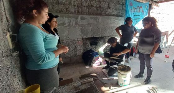 Mujeres emprendedoras finalizaron curso de ceramistas en barrio La Paz