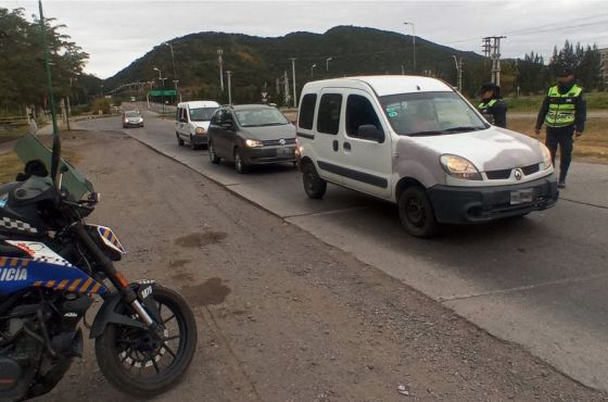 La Policía Vial infraccionó a 1860 conductores durante el fin de semana