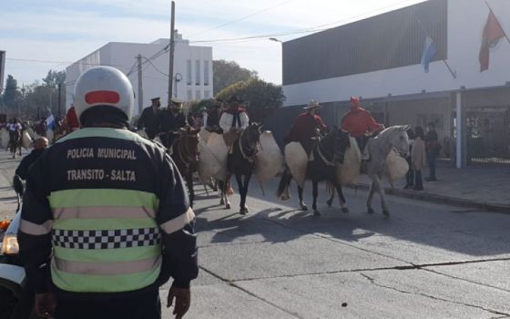 Hoy se realizarán desvíos de colectivos de SAETA por la marcha de gauchos