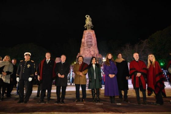 El gobernador Sáenz encabezó la ceremonia de la Guardia bajo las estrellas