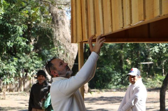 Ya se construyeron 200 casillas de madera para familias originarias del norte provincial