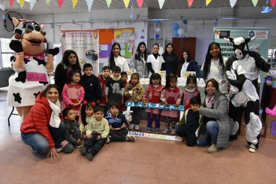 Copa de leche: jornada recreativa y educativa por el Día Mundial de la Leche en la escuela Leopoldo Lugones