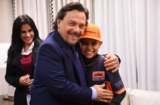 El gobernador Sáenz recibió al corredor de motocross en infantiles Thiago Calizalla