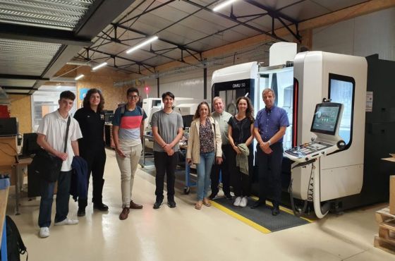 Los estudiantes del IITA que viajaron a la Robocup en Francia visitaron una empresa aceleradora de hardware