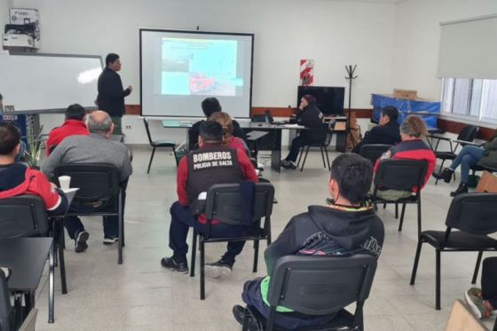 Reunión multidisciplinaria para coordinar el trabajo preventivo y operativo ante incendios forestales