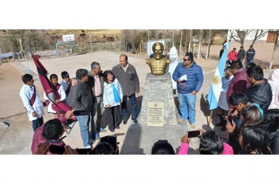 Descubren un busto del general Güemes en el paraje Alumbre de Seclantás