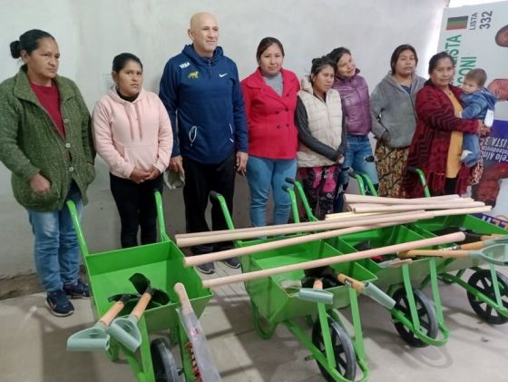 La Delegación de Asuntos Indígenas entregó herramientas para mujeres agricultoras