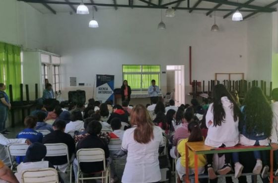 Taller preventivo sobre consumo problemático de drogas en El Galpón