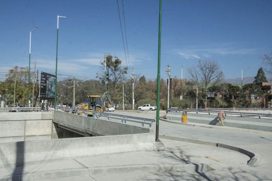 Mañana se habilita uno de los puentes sobre el paso bajo nivel en la rotonda de acceso a Grand Bourg