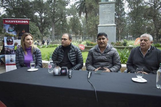 Jornada de diversión y celebración en la cima del cerro San Bernardo por el Día Internacional de la Juventud