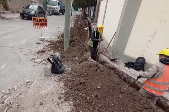 Realizan el recambio de redes de agua en barrio Campo Caseros