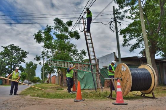 Avanzan las acciones para que barrios populares de Salta cuenten con fibra óptica