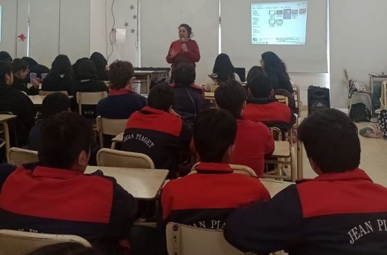 La Agencia Antidrogas realizó un taller de sensibilización sobre el consumo de drogas en el Instituto Jean Piaget