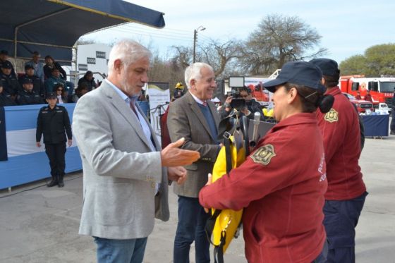 El Gobierno continúa equipando a los Bomberos de la Policía de Salta