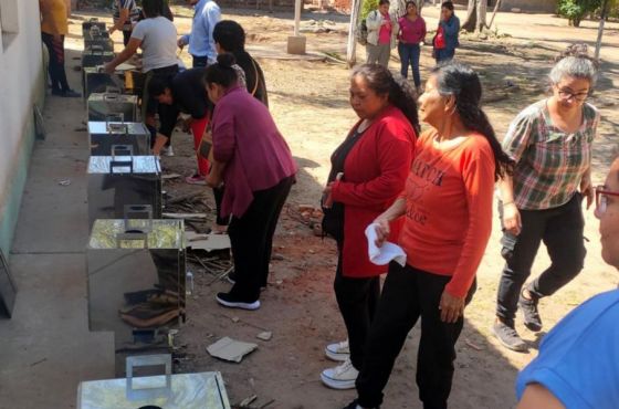 Dictaron un taller de construcción de cocinas ecológicas en una comunidad de Aguaray