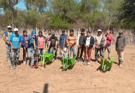 Importante entrega de herramientas de la Delegación de Asuntos Indígenas a huerteros del norte provincial