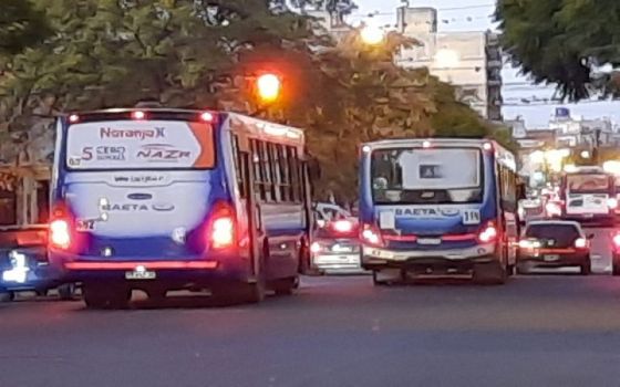 Cambios de paradas de las líneas 2D y 2F sobre Avenida Belgrano