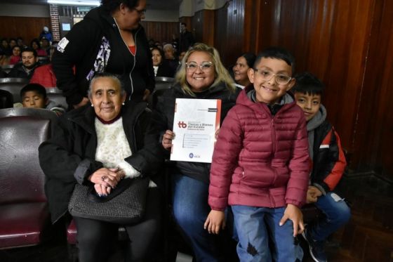 Treinta familias de Cerrillos recibieron los títulos de propiedad de sus terrenos