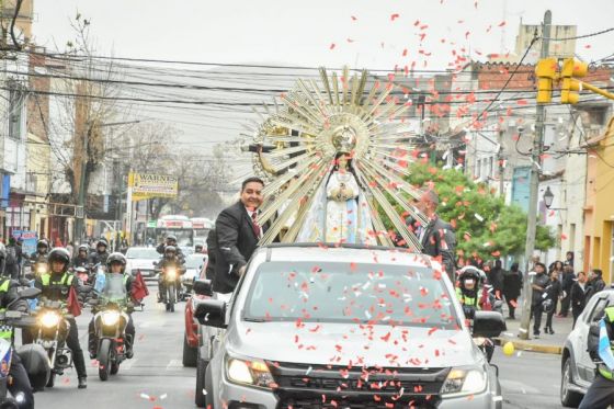 Más de seis horas de emoción y fe en la recorrida de las imágenes peregrinas del Señor y la Virgen del Milagro