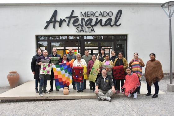 Mujeres artesanas de Los Toldos y Baritú exponen y venden sus productos en el Mercado Artesanal de Salta