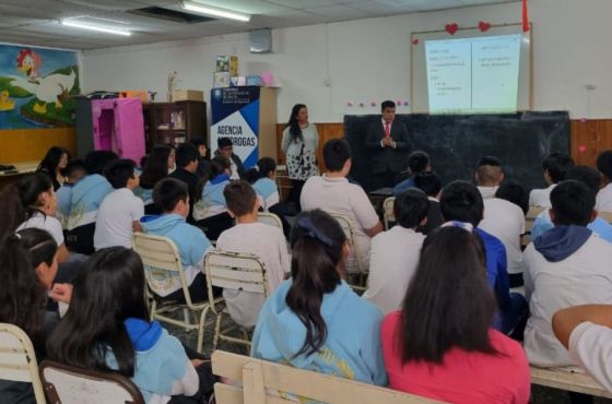 Estudiantes primarios aprendieron sobre la importancia de una vida libre de drogas