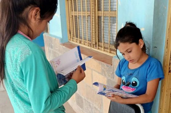 Más de 300 libros fueron distribuidos por la Delegación de Asuntos Indígenas en escuelas de Santa Victoria Este