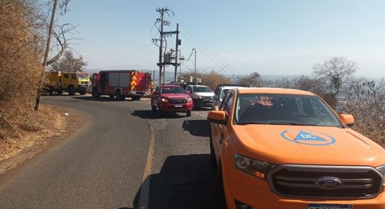 Bomberos y Brigadistas de la Provincia controlaron el incendio en el cerro San Bernardo