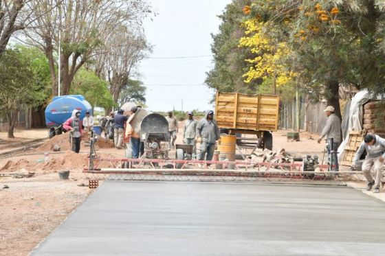 Funcionarios supervisaron obra de pavimentación en Las Lajitas