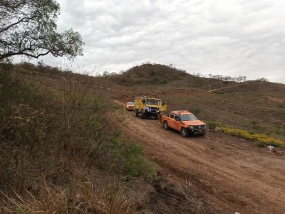 Intenso trabajo para sofocar un incendio forestal en La Caldera