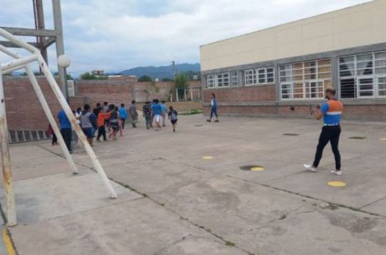 Defensa Civil capacitó a más de 90 docentes de Escuelas Abiertas sobre protocolos ante eventos adversos