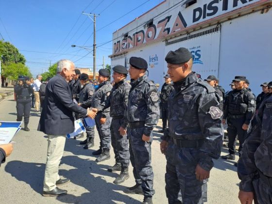 Reconocimiento especial a policías en Orán