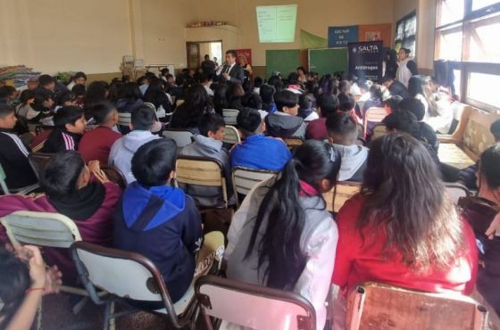 Alrededor de 300 estudiantes participaron de una jornada de sensibilización sobre el consumo de sustancias psicoactivas