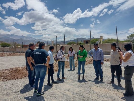 Continúan las obras en la pista de atletismo de Cachi