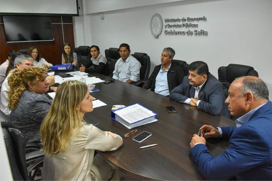 Firma de contrato por más de $1000 millones para obras de agua y mejoramiento en el departamento La Viña